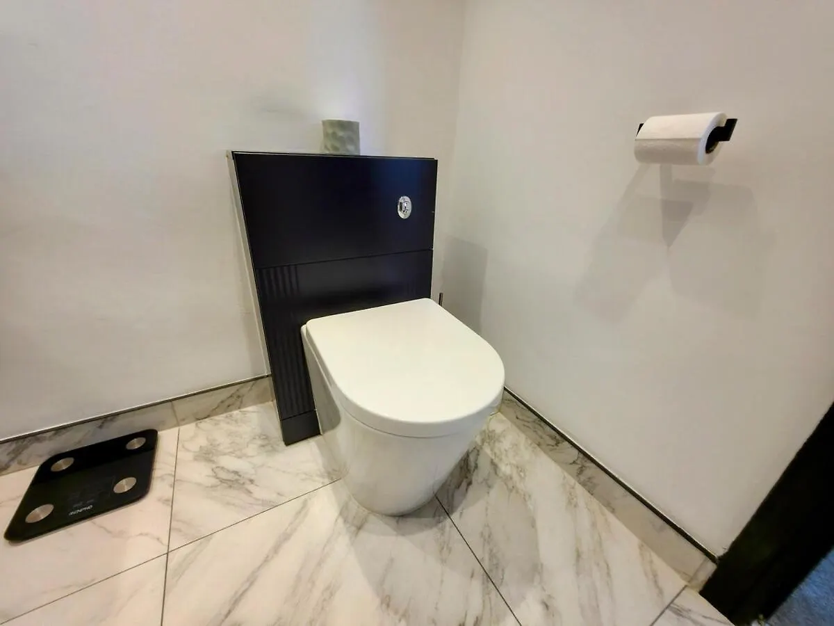 Stylish, Modern Cardiff Home, Perfect For Groups And Families 영국