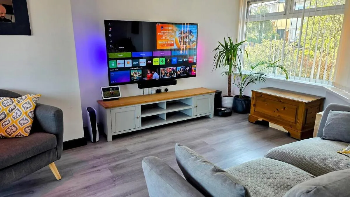 Stylish, Modern Cardiff Home, Perfect For Groups And Families 펜션