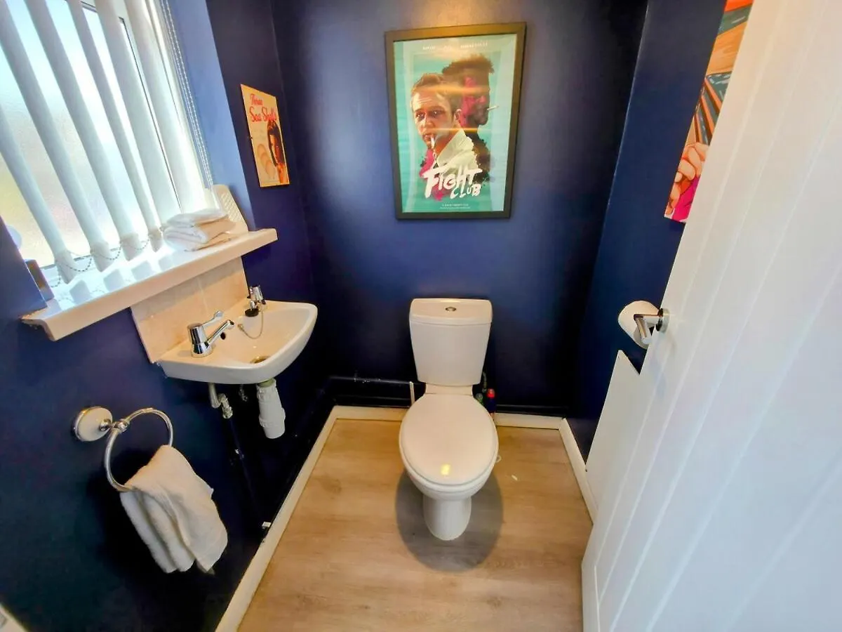 Stylish, Modern Cardiff Home, Perfect For Groups And Families 0*,  영국